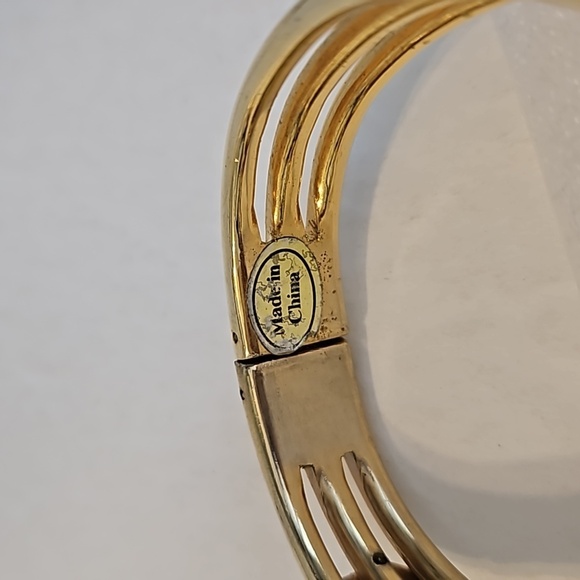 ELEPHANT Bangle Goldtone Hindged 2 1/2"Dia. Bracelet - Picture 7 of 8